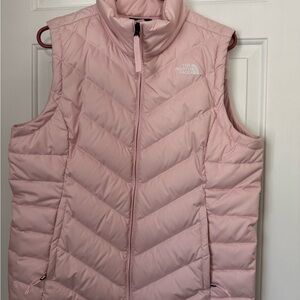 Women’s Northface Vest Large in pink.  Excellent condition.